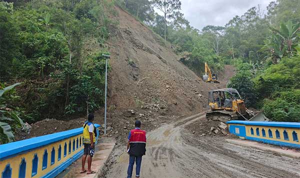 BPJN Maluku Longsor Pulau Buru