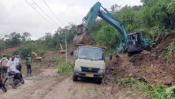 BPJN Maluku Longsor Pulau Buru3