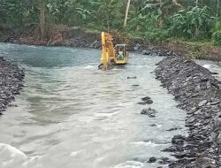 BPJN Maluku Normalisasi Sungai Wai Nama, Cegah Rusaknya Oprit Jembatan