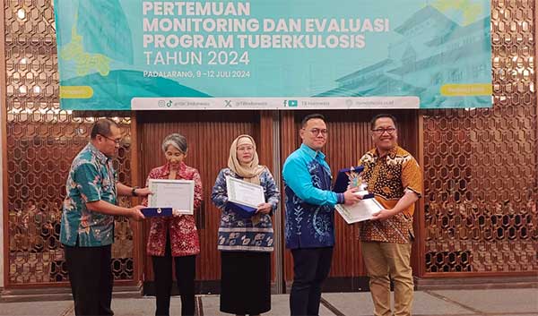 Terbaik I Pelaksanaan Program TBC 2024, Ini Pesan Ribka Haluk ke Dinkes Papua Tengah 2 Dinkes PT Terbaik I Program TBC 2024 2
