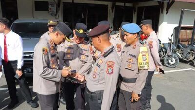 Kapolresta Sorong Kota Mendadak Periksa Ponsel Personil, Ternyata Ini Tujuannya