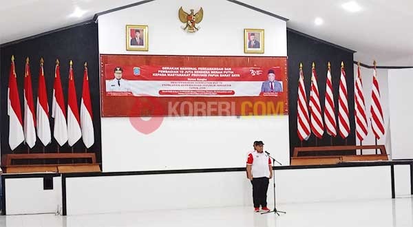 Pj Gubernur Mohammad Musa'ad saat memimpin langsung Apel Gerakan Nasional Pencanangan dan Pembagian Bendera Merah Putih kepada Masyarakat di Wilayah Provinsi PBD, bertempat di Gedung Serba Guna Mako Lantamal XIV, Jalan Bubara Kelurahan Klaligi Distrik Sorong Manoi, Kota Sorong, Rabu (24/7/2024) / Foto : Suzan