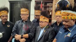 DPP Partai NasDem resmi merekomendasikan Daniel Asmorom, S.H., M.M dan pasangannya Dr. Drs Alimudin Baedu, M.M atau DAMAI untuk maju bertarung di Pemilihan kepala daerah Teluk Bintuni 27 November 2024 mendatang / Foto : KENN