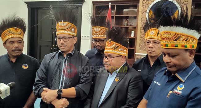 DPP Partai NasDem resmi merekomendasikan Daniel Asmorom, S.H., M.M dan pasangannya Dr. Drs Alimudin Baedu, M.M atau DAMAI untuk maju bertarung di Pemilihan kepala daerah Teluk Bintuni 27 November 2024 mendatang / Foto : KENN