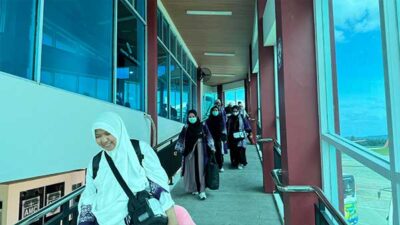 Jemaah Haji Maluku Kloter 27 Tiba dengan Selamat di Bandara Pattimura Ambon