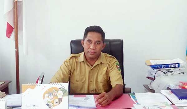 Kepala SMAN 2 Ambon Ferdinan Soumoukil