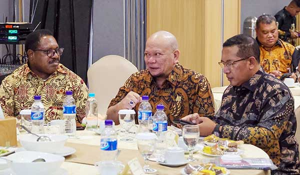 Ketua DPD RI La Nyala Mataliti Ketua MRPBD A Kambu