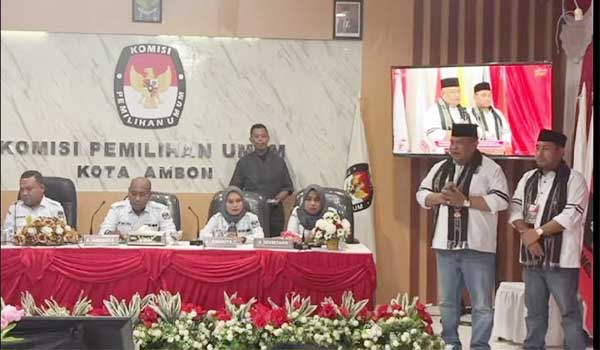 Agus Ririmasse Novan Daftar di KPU Ambon