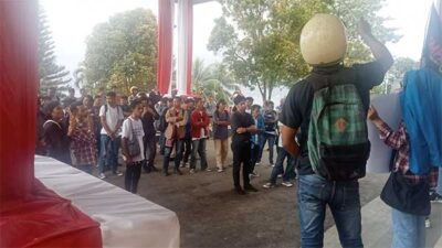 Tolak DPR Revisi UU Pilkada, Mahasiswa Aksi Demo di kantor DPRD Maluku