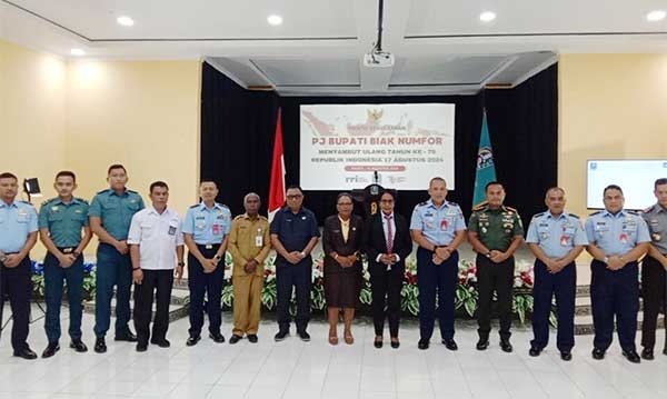 Foto bersama usai Pidato kenegaraan Pj Bup Biak