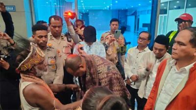 GUS IPUL Disambut Adat Moi, Sagrim : Kota Sorong Rindu “Perubahan”