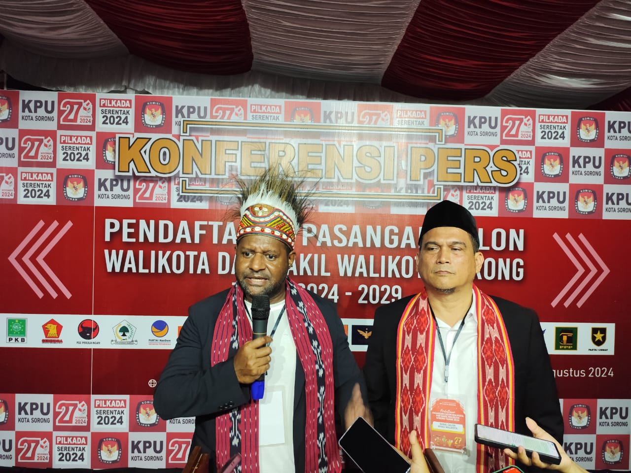 Bakal Calon Wali Kota Sorong Auguste C.R. Sagrim dan Balon Wakil Wali Kota Syaiful Maliki Arief.(Foto : KENN)