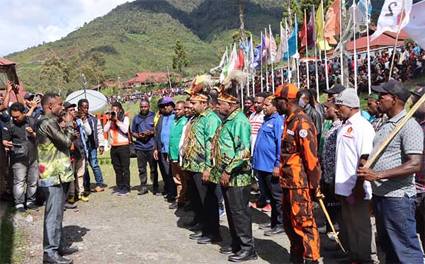 KPU Puncak Jaya Daftar Hari Pertama2