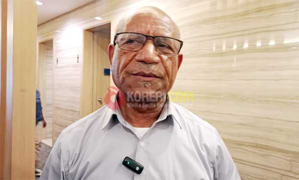 Ketua KPU Papua Stev Dumbon4