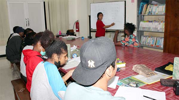 Didukung Dana Mitra PTFI, YPMAK Sponsori 60 Anak Kamoro-Amungme Lanjut PT 2 PTFI YPMAK Sponsori 60 Anak 2 suku lanjut PT2