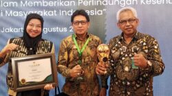 Pj Gub Mal Terima UHC Award 2024