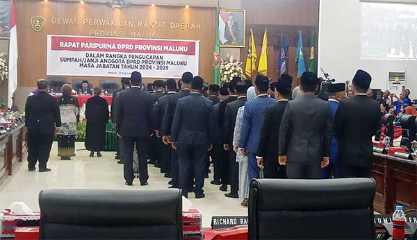 45 Angg DPRD Maluku Dilantik