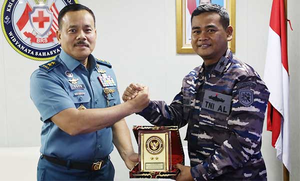 Jelang Misi "Port Visit”, KRI WSH-991 Dikunjungi Dirjen Renhan Kemenhan RI 2 Dirjen Renhan Kemenhan RI KRI WSH 991 2