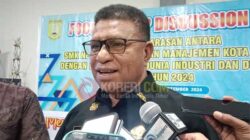 Kepala SMKN 2 Bisnis dan Manejemen Kota Jayapura Elia Waromi / Foto : Surya