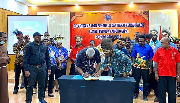 Di Pelantikan Pengurus APK, Rettob : Saya Bangga Pemuda Kamoro Bangkit 2 Johannes Rettob Aliansi Pemuda Kamoro