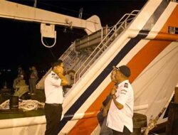 Gangguan Mesin, KLM Terajana bersama 17 Penumpang Dievakuasi dari Perairan Seram