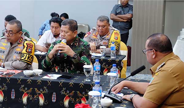 Pangkoarmada III Hadir Rapat DESK Pilkada2