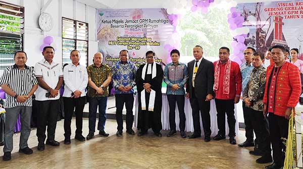 Pj Gubernur Letakkan Batu Penjuru Pembangunan Gedung Gereja Kehidupan Jemaat Rumah Tiga 2 Pj Gub Mal Batu Pertama Gereja Rumah 3 2