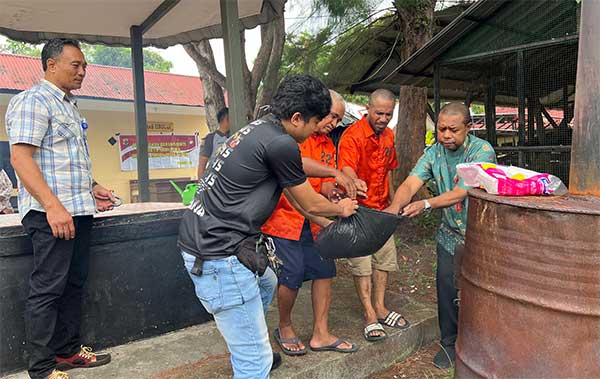 Polda Papua Musnahkan Ganja