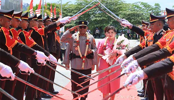 Polda Papua Tradisi Pergantian Kapolda