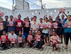 Cabup Sarmi Yanni Bekali Anak Sekolah Buku Saku UU Perlindungan Anak Sejak Dini