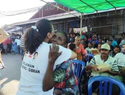 Ibadah Syukuran Pelantikan DPR RI, Helga Tampubolon Bagi Sembako