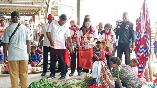 Belanja Masalah di Pasar Phara Sentani, BTM-YB Siap Tindaklanjut Jika Terpilih 1 BTM YB Blusukan Pasar Pharaa Sentani