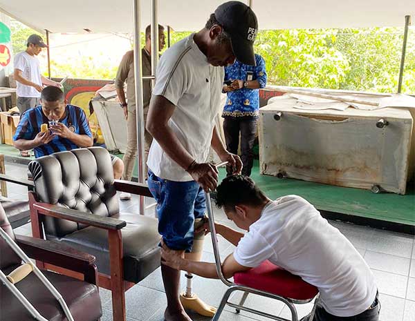 Dinsos Ambon Bantu Penyandang Disabilitas