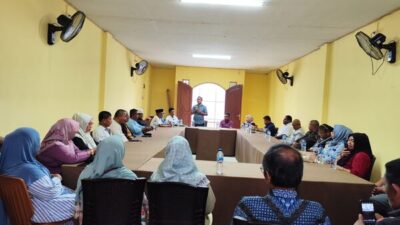 Pertemuan KKST Provinsi Papua Barat Daya dengan Calon Gubernur Papua Barat Daya Nomor Urut 1 Abdul Faris Umlati disalah satu ruko di Pasar Bersama Kota Sorong, PBD, Rabu (23/10/2024).(Foto : KENN)