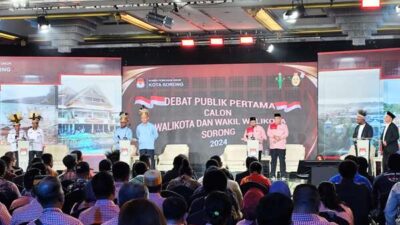 Debat Publik Pertama Pasangan Calon Wali Kota dan Wakil Wali Kota Sorong di Jakarta, Sabtu (26/10/2024).(Foto : KENN)