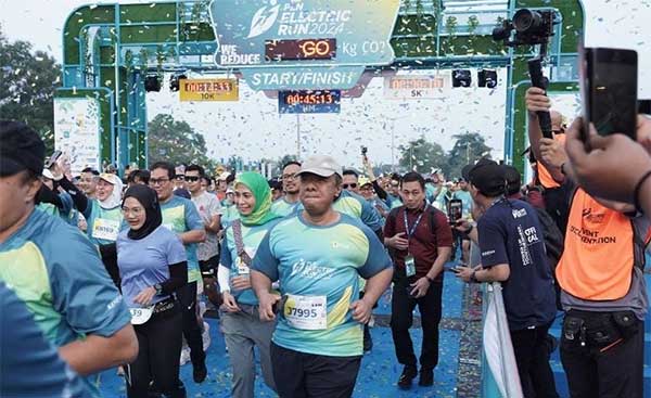 5 Pengemudi Ojol Prasejahtera Dihadiahi Motor Listrik di PLN Electric Run 2024 2 PLN Electric Run 2024 5 Ojol Dapat Hadiah Molis2