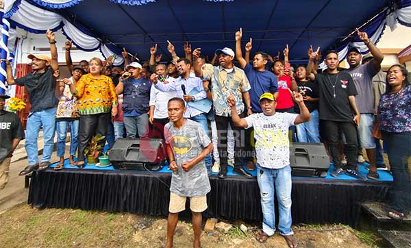 Pemuda Kei Deklarasi Evav For ARUS, Diawali Lagu Ning Nuhu Tanat Sus Beb 1 Pemuda Kei Dukung ARUS di PBD