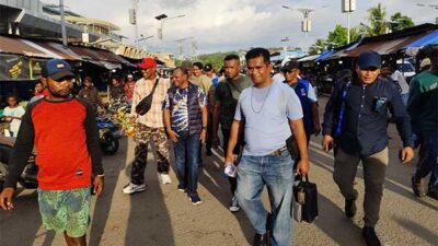 Blusukan di Pasar Modern Sorong: Cawagub Kasihiw Belanja Masalah-Siapkan Solusi