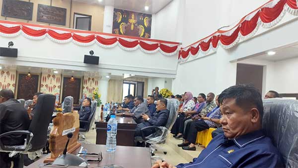 DPR Kota Sorong Pleno Penyampaian Pendapat Fraksi2