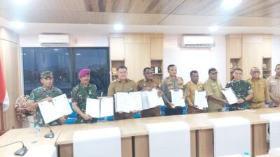 Pemkot Bersama TNI-Polri Teken NPHD Tingkatkan Sinergi Ciptakan Pilkada Sorong Damai