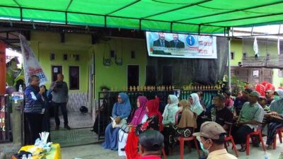 Tatap muka Calon Wakil Gubernur Papua Barat Daya nomor 1 Petrus Kasihiw di KPR Exim, Kelurahan Malanu, Distrik Sorong Utara, Kota Sorong, Provinsi PBD, Rabu (6/11/2024).(Foto : KENN)