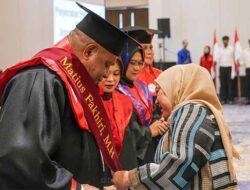 Lulus dengan IPK 3.80, Matius Fakhiri Resmi Sandang Magister Hukum