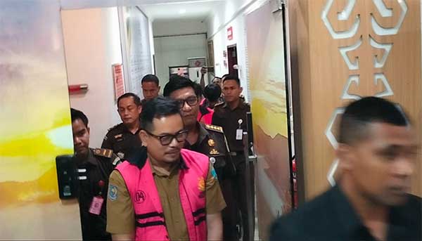 Kejati PB Tahan 3 Tersangka Kasus Jalan Mogoy Merdey