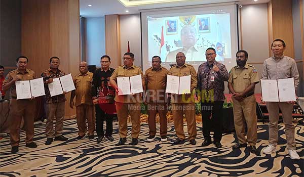 OJK 11 Pemda di Papua Teken SK Bentuk TPAKD2