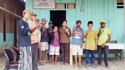 Kunjungi Rumah Juang, Warga Tamar Sari Doakan Yanni-Jemmi Menang Pilkada Sarmi