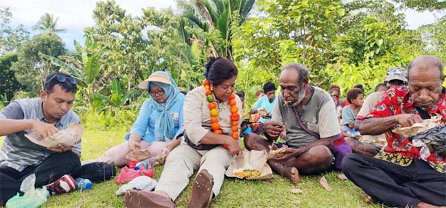 Paslon Yanni Jemmi Buka Isolasi Sarmi3
