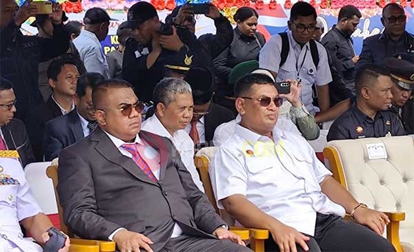 Ketua Sementara DPR PBD Henry Wairara (jas hitam) / Foto : KENN