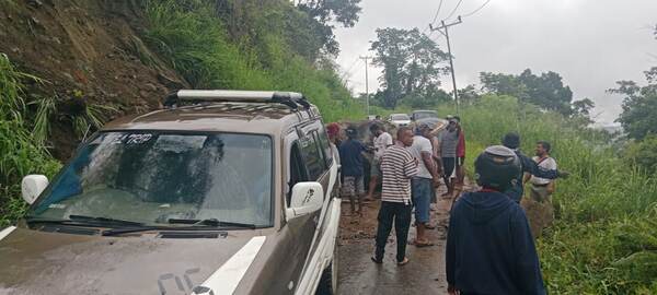 Diguyur Hujan Deras, Longsor Tutup Akses Jalan Yoka-Puay-Arso 2 IMG 20241218 WA0023
