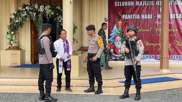 TNI-POLRI Amankan Ibadah Malam Kudus di Gereja GKI Bethel dan St. Petrus Mulia 2 IMG 20241225 WA0008
