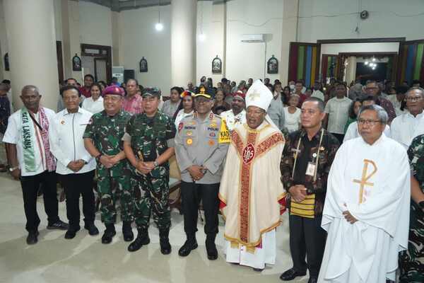 Kapolda dan Forkopimda Papua Rayakan Malam Kudus Bersama, Wujudkan Kerukunan dan Kedamaian 1 IMG 20241225 WA0011